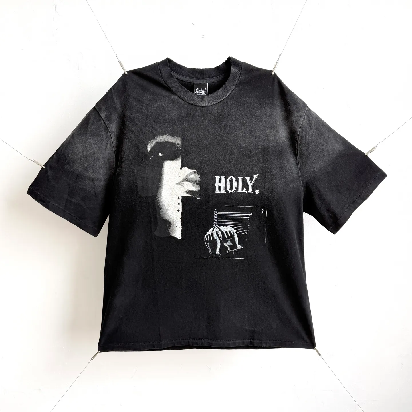 P138 # CTS-104 Bieber's same style "HOLY PRAY FOR ME" limited edition. 260g heavyweight pure cotton fabric after washing. Retro single-stitch heaven and earth stitch craftsmanship. Hand-painted + sandblasted and washed with water + hand-cut ribs. Size: S M L XL Customized 260g gram weight 100% cotton special washed fabric that is consistent with the original. With the blessing of imitation sun-drying, heavy sandblasting and fading + edge grinding + Assute fermentation and washing, the cotton feel on the surface of the fabric is well presented. Both the texture and feel are ceiling level. After the ready-made garments undergo a series of heavy washing and distressing processes, the retro and high-end sense of the entire garment is directly to the top. The garment making process of the entire garment adopts Saint The most common and complex single-needle sewing process (commonly known as single-thread heaven and earth stitch) among vintage vintage brands such as Michael